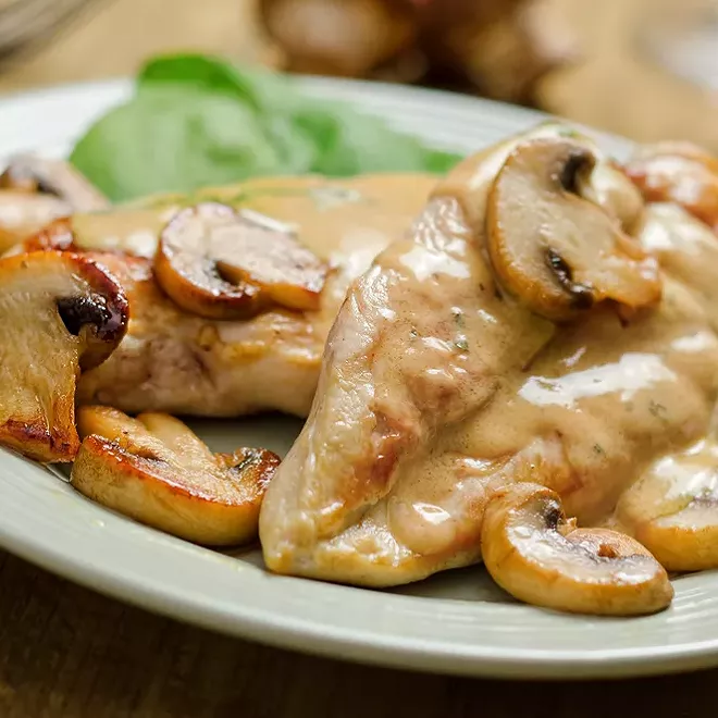 Chicken cutlets in creamy sauce
